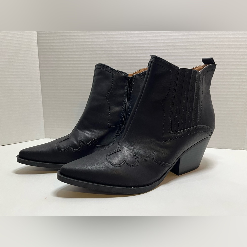 Indigo rd. Black Leather Bootie Boots size 7.5